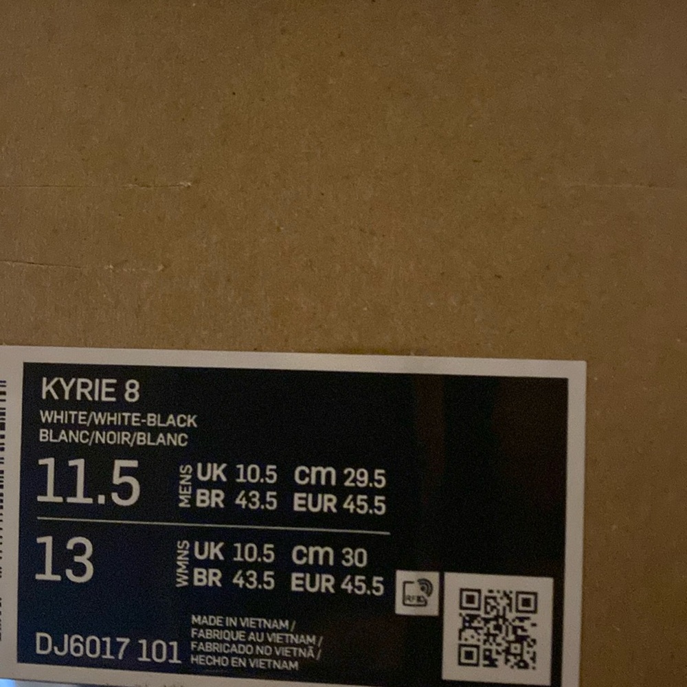 New Unreleased Kyrie irving 8 men’s 11.5 
Or women’s 13. - Picture 5 of 11